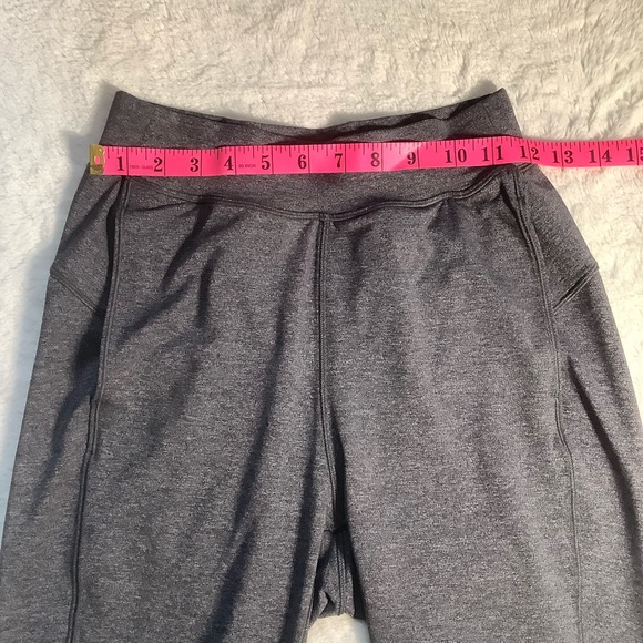 LULULEMON GREY CAPRIS WITH FRONT POCKETS/ Size Small - Picture 6 of 7